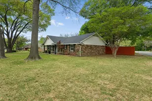 17 Lincolnshire Cir, Bedford, TX 76021 - Photo 2