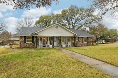 17 Lincolnshire Circle, Bedford, TX 76021 - Photo 2