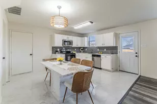 929 Brooks Dr, Cedar Hill, TX 75104 - Photo 8