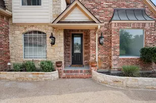 352 Leeward Cir, Azle, TX 76020 - Photo 4