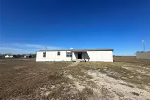 211 Alton, Ennis, TX 75119 - Photo 1