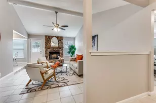 702 W Lynn Creek Dr, Arlington, TX 76001 - Photo 2