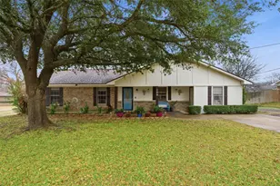 109 E Moonlight Dr, Robinson, TX 76706 - Photo 2