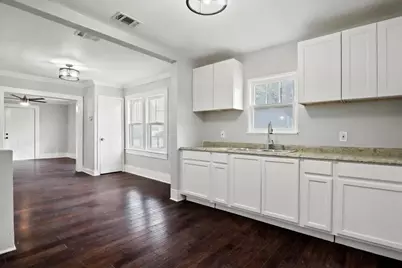 956 E Allen Avenue, Fort Worth, TX 76104 - Photo 2