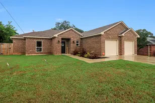 605 Madeline Ct, Azle, TX 76020 - Photo 2
