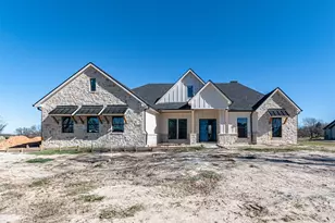 557 Clubhouse Dr, Corsicana, TX 75109 - Photo 1