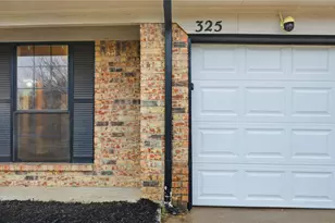 325 Juniper Dr, Arlington, TX 76018 - Photo 2