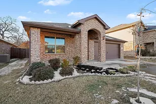 704 Buzzard Lake Trl, Fort Worth, TX 76120 - Photo 2