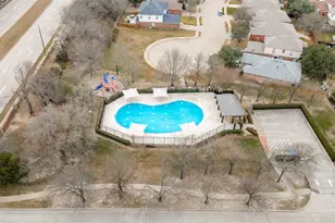 8530 Quicksilver Dr, Dallas, TX 75249 - Photo 22