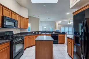 8530 Quicksilver Dr, Dallas, TX 75249 - Photo 8