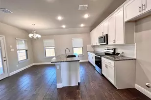 537 Hillcrest Cir, Justin, TX 76247 - Photo 2