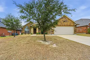 636 Martin Dr, DeSoto, TX 75115 - Photo 2