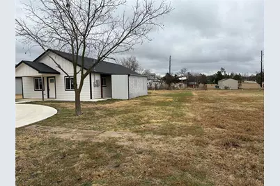 303 Ussery Street, Bowie, TX 76230 - Photo 4