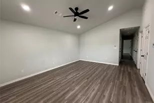 303 Ussery St, Bowie, TX 76230 - Photo 10