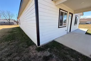 303 Ussery St, Bowie, TX 76230 - Photo 6