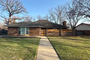 2109 Oakmeadow St, Bedford, TX 76021 - Photo 2