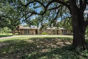 2016 Pembrooke Pl, Denton, TX 76205 - Photo 1