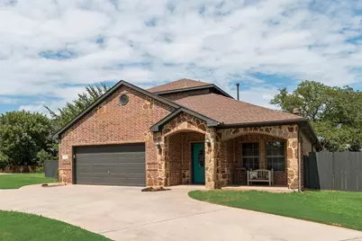 315 Navajo Trail, Lake Kiowa, TX 76240 - Photo 2