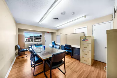 200 E Russell Avenue, Bonham, TX 75418 - Photo 10