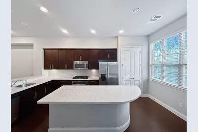 573 W Royal Lane, Irving, TX 75039 - Photo 10