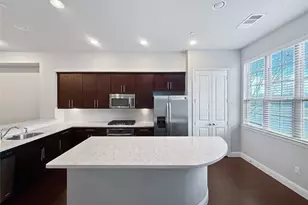 573 W Royal Ln, Irving, TX 75039 - Photo 10