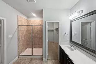 573 W Royal Ln, Irving, TX 75039 - Photo 22