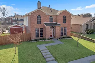 2500 Redfield Dr, Mesquite, TX 75181 - Photo 2