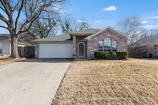1117 Darren Dr, Burleson, TX 76028 - Photo 2