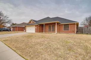 1024 Heberle Dr, Burleson, TX 76028 - Photo 2