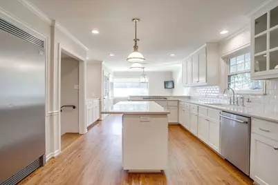 2400 Winton Terrace W, Fort Worth, TX 76109 - Photo 10