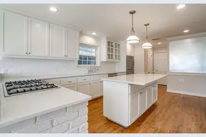 2400 Winton Terrace W, Fort Worth, TX 76109 - Photo 12