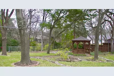 9762 Twin Creek Drive, Dallas, TX 75228 - Photo 22