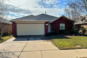 10312 Lake Park Dr, Fort Worth, TX 76053 - Photo 2