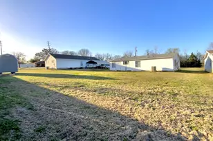 1002 Willow St, Mexia, TX 76667 - Photo 2