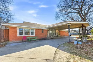 2010 Gross Rd, Dallas, TX 75228 - Photo 4