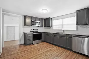 1100 SE 9th St, Mineral Wells, TX 76067 - Photo 4