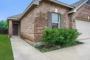 7845 Whitney Ln, Fort Worth, TX 76112 - Photo 4