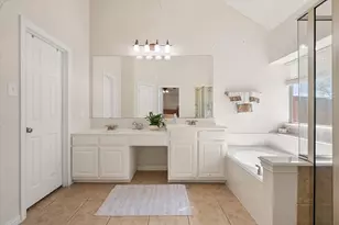 1352 Cog Hill Dr, Fort Worth, TX 76120 - Photo 14