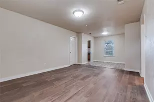 133 W Hobson Ave, Dallas, TX 75224 - Photo 2