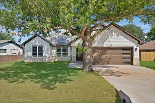 206 Lakeview Dr, Runaway Bay, TX 76426 - Photo 1