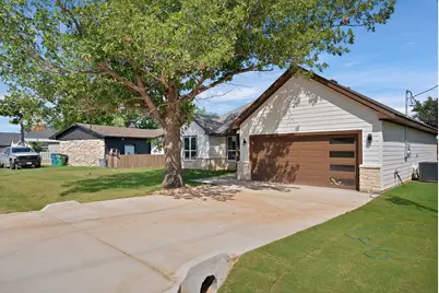 206 Lakeview Drive, Runaway Bay, TX 76426 - Photo 2