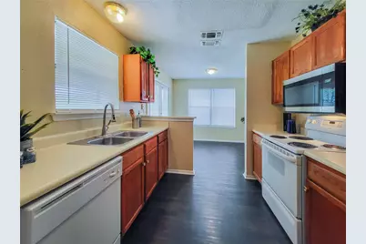 823 Wyndham Place, Arlington, TX 76017 - Photo 4