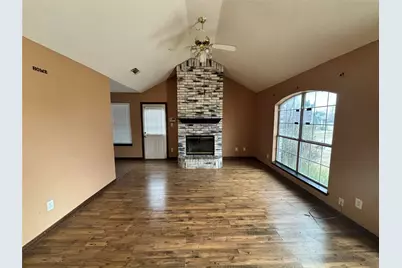 215 Los Angeles Drive, Glenn Heights, TX 75154 - Photo 2