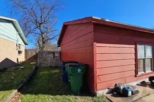 109 S Driskell Dr, Crowley, TX 76036 - Photo 6