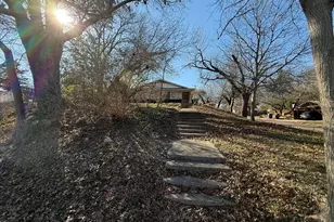 1137 Haines Ave, Dallas, TX 75208 - Photo 2