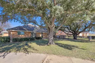 101 Village Gate Dr, Waxahachie, TX 75165 - Photo 1