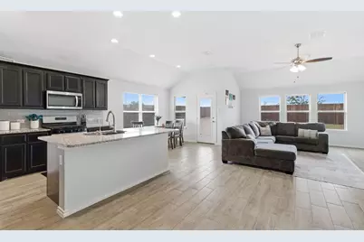 301 Chickasaw Drive, Cleburne, TX 76033 - Photo 4