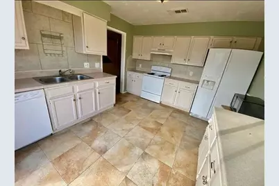 2204 Foxcroft Lane, Arlington, TX 76014 - Photo 6