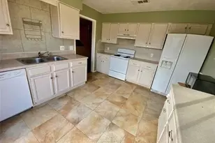 2204 Foxcroft Ln, Arlington, TX 76014 - Photo 6