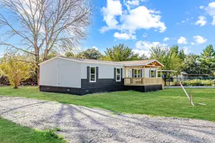 123 Kelly Ct, Azle, TX 76020 - Photo 2